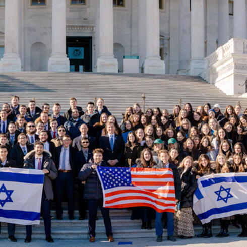 7MHRX Boutique - Comprar en línea Luger P08 (Reproducciones Modernas): edición limitada de 2026, réplica modernizada del Luger Entrega al día siguiente students stand on the Capitol steps holding U.S. and Israeliflags